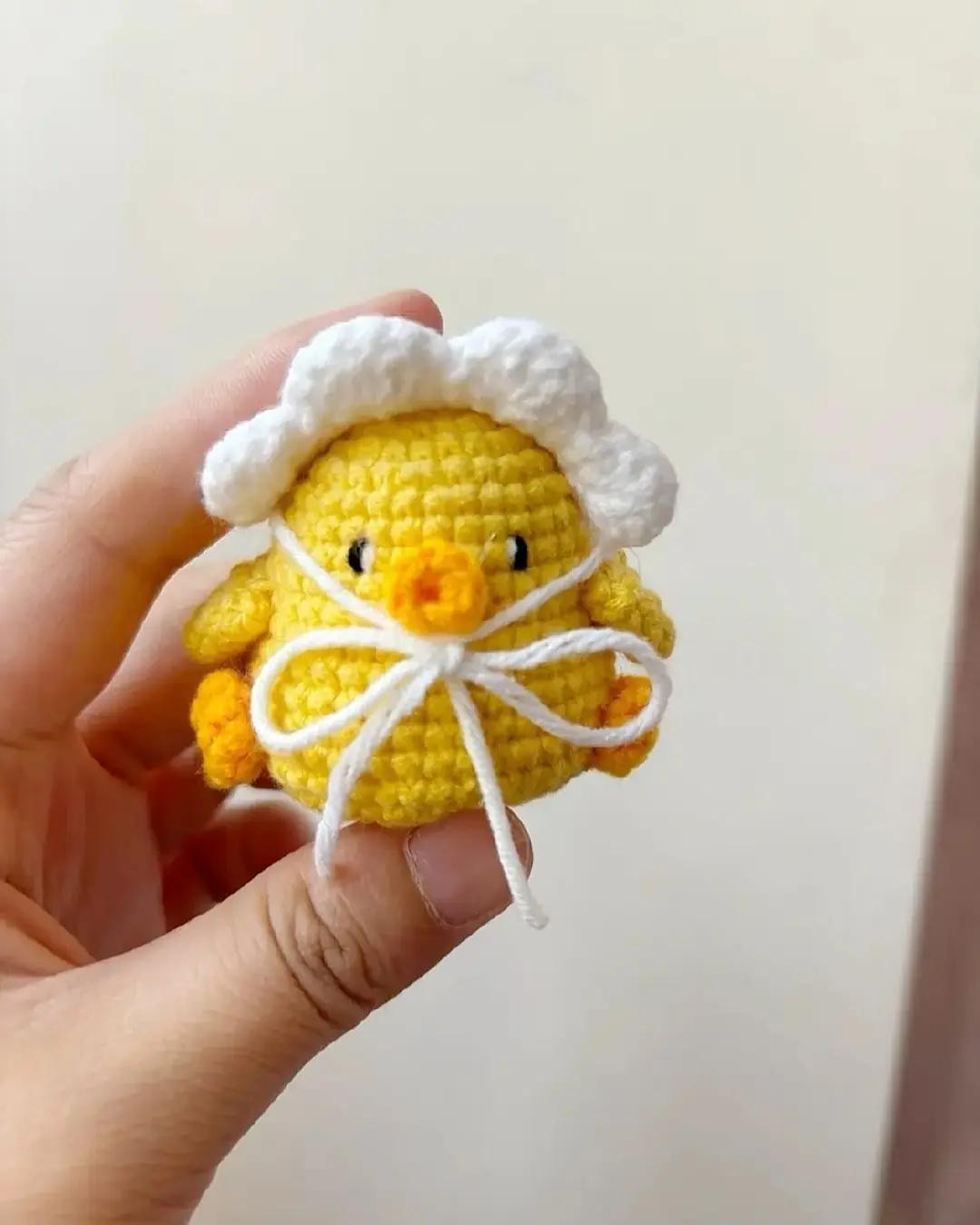 Chart Móc Len Gà Con Đội Mũ Trắng Dễ Thương