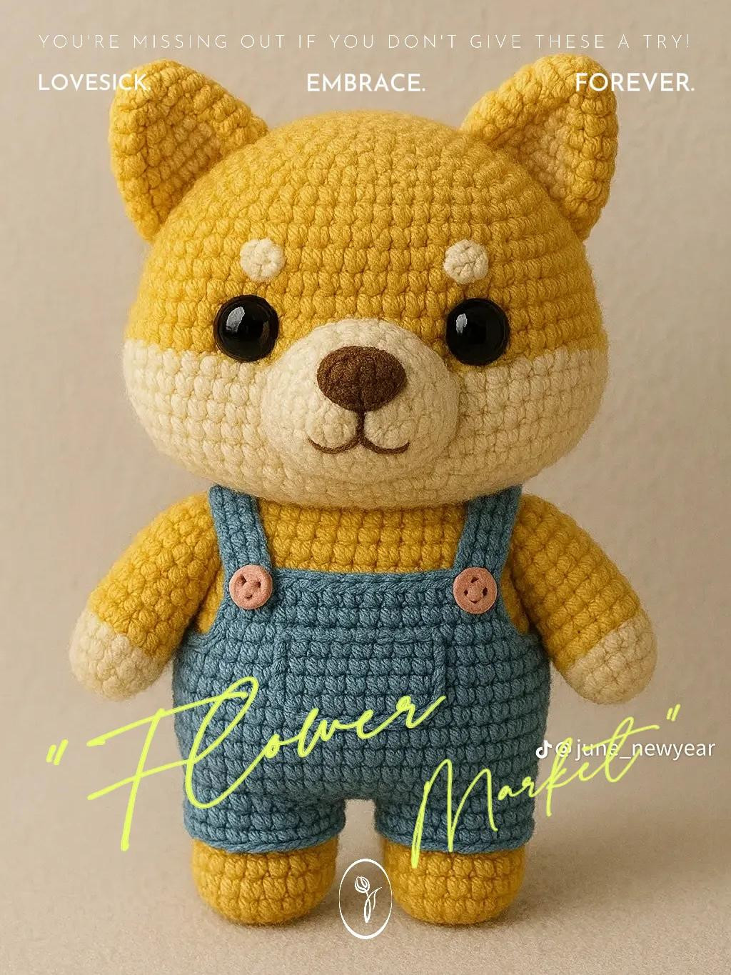 Chart móc len gấu bông mặc quần yếm màu vàng xanh