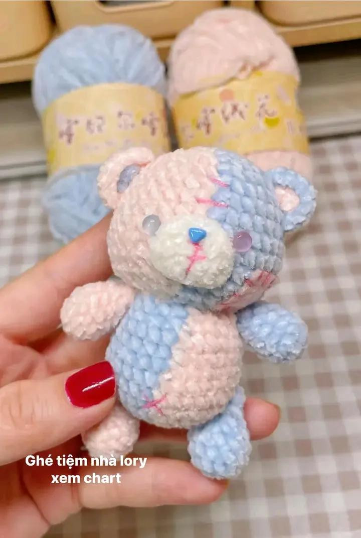 Chart móc len gấu bông Teddy màu kem và xanh pastel