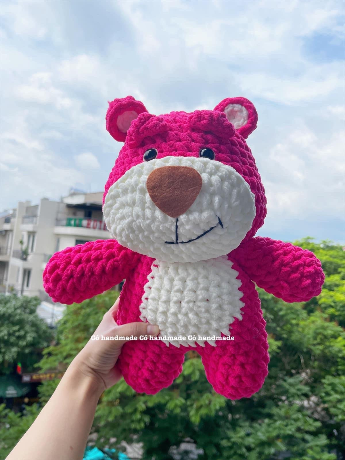Chart móc len gấu dâu màu hồng trắng dễ thương