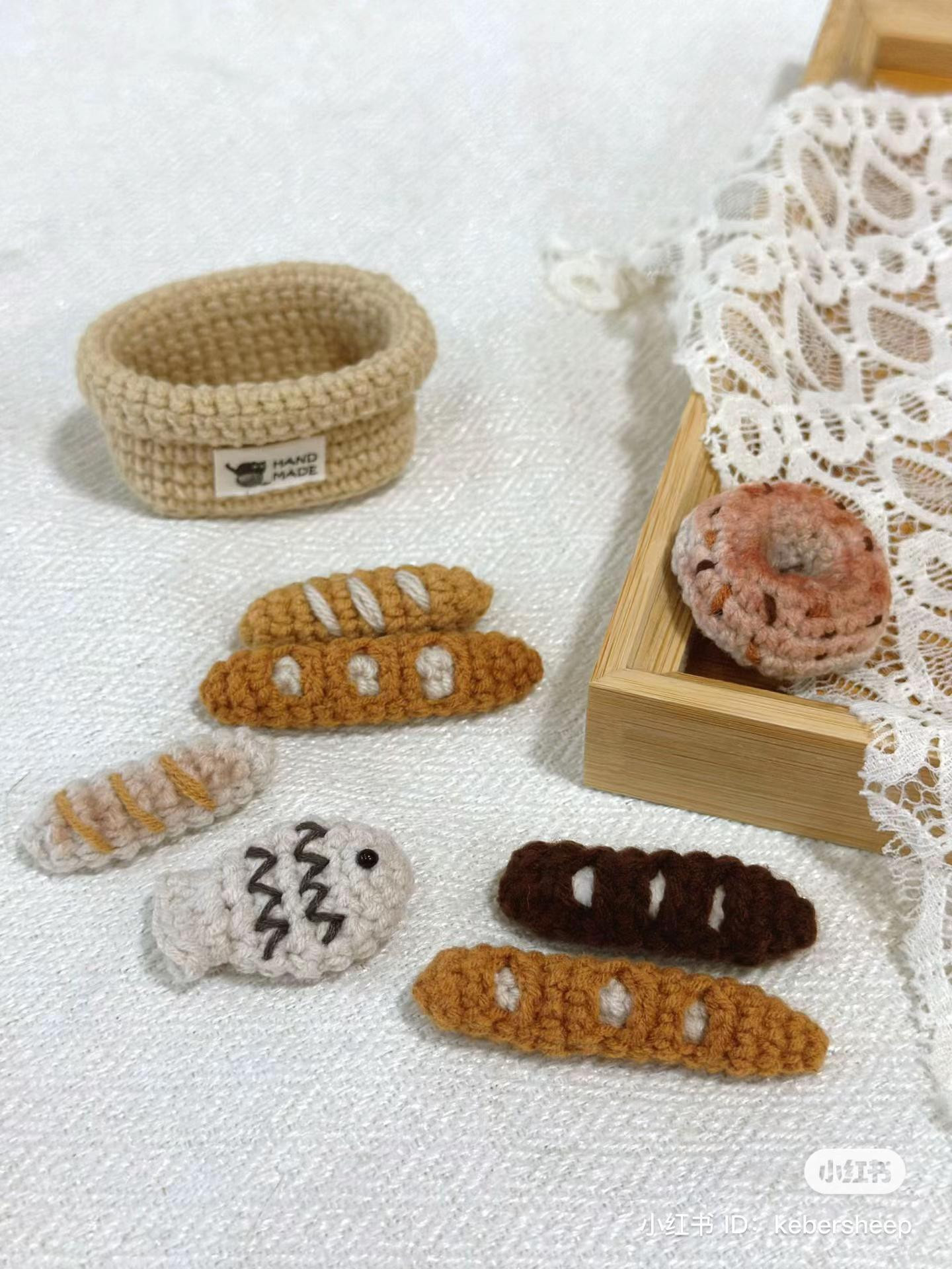 Chart móc len giỏ bánh mì và các loại bánh baguette, ngô