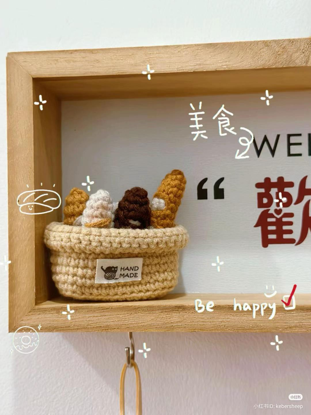 Chart móc len giỏ bánh mì và các loại bánh baguette, ngô