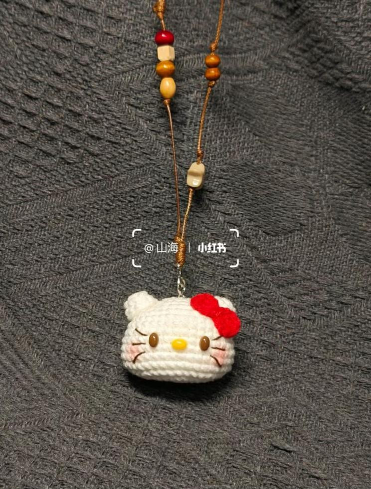 Chart móc len Hello Kitty Mini làm phone charm xinh xắn
