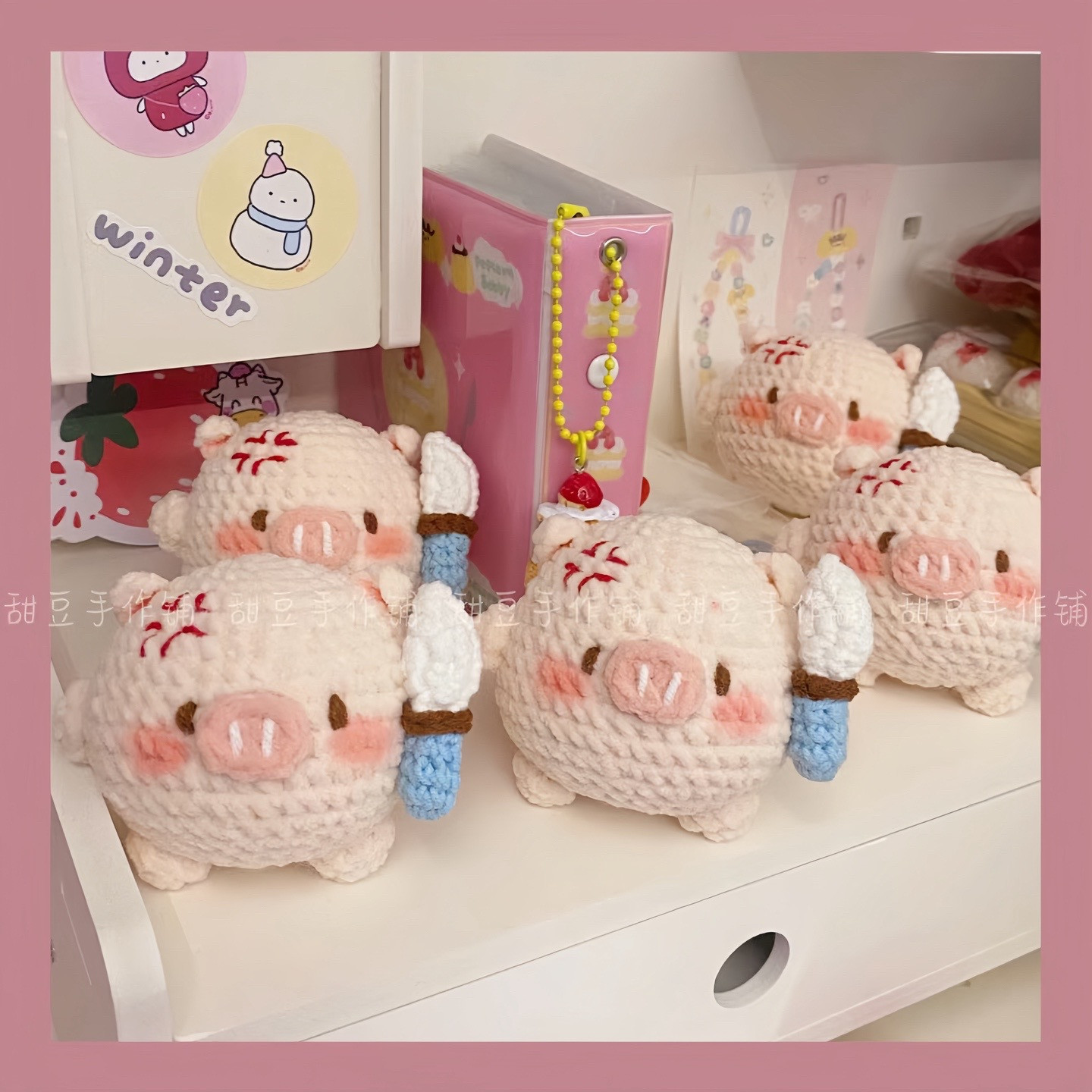 Chart Móc Len Heo Cầm Dao Trắng Dễ Thương