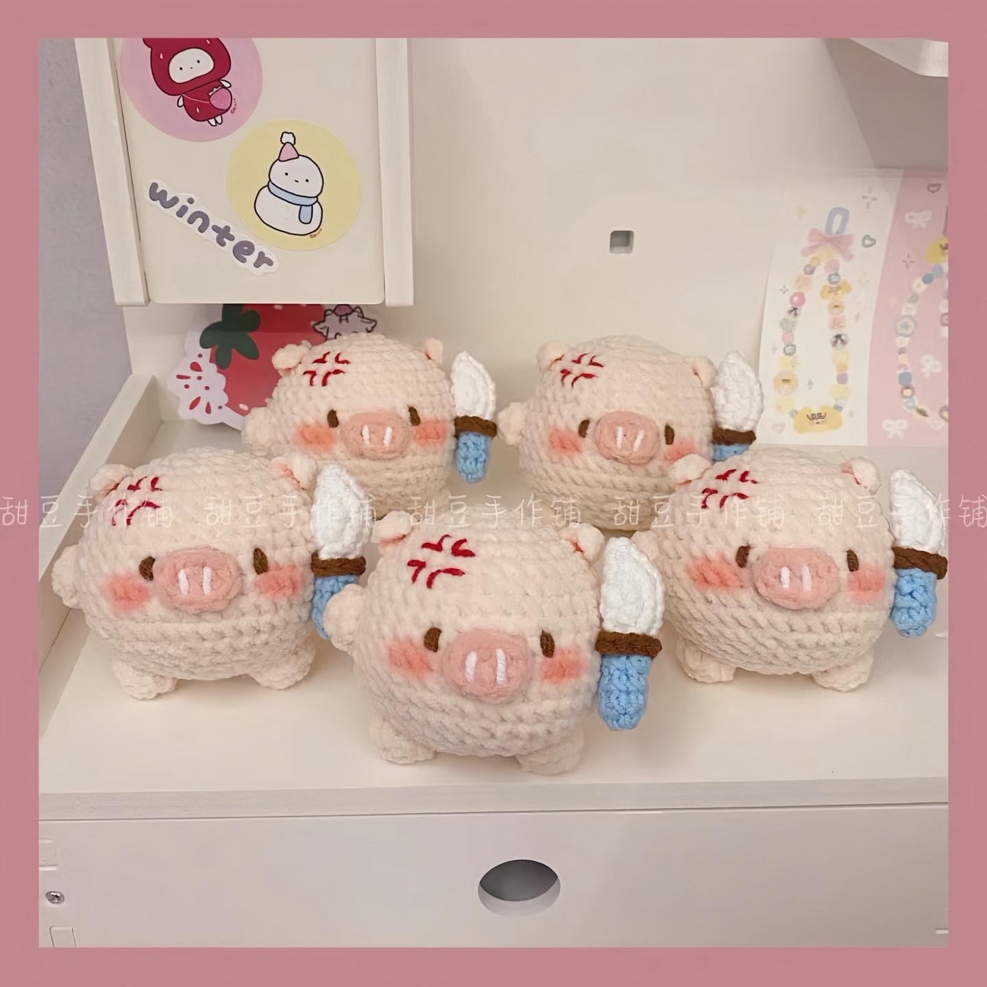 Chart Móc Len Heo Cầm Dao Trắng Dễ Thương