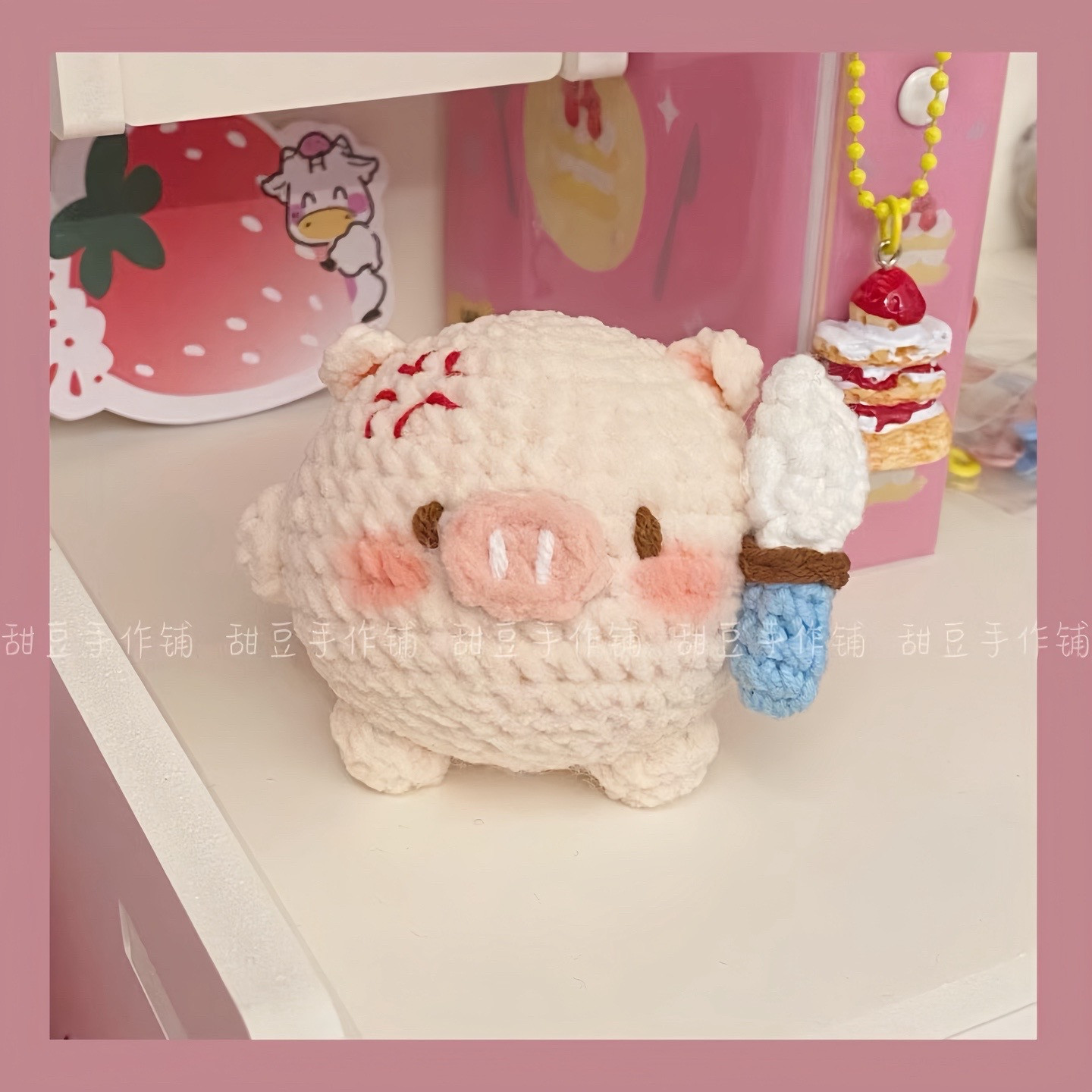 Chart Móc Len Heo Cầm Dao Trắng Dễ Thương