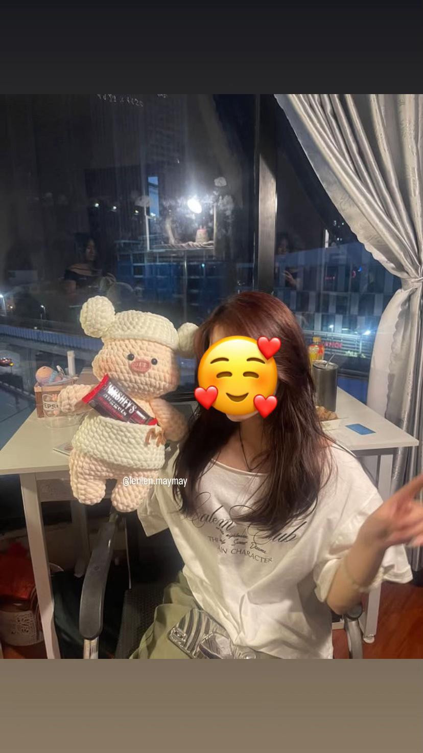 Chart móc len Heo đội khăn tắm màu hồng kem