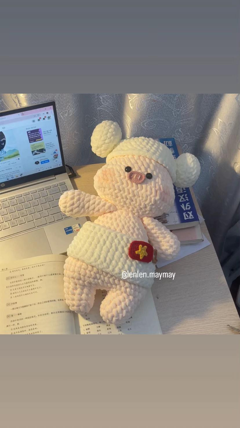 Chart móc len Heo đội khăn tắm màu hồng kem