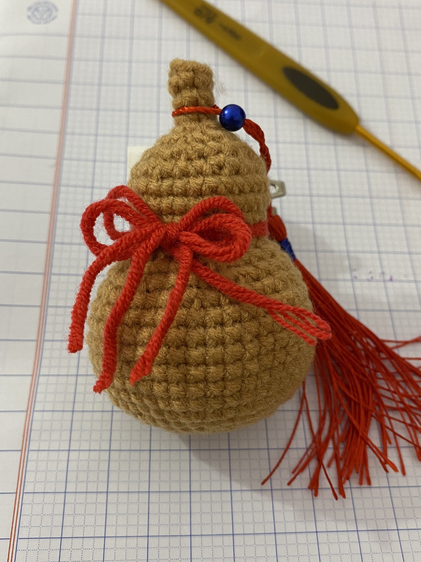 Chart móc len hồ lô nâu kích thước 10cm