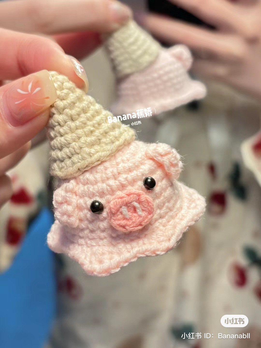 Chart móc len Kem heo dễ thương màu hồng và kem