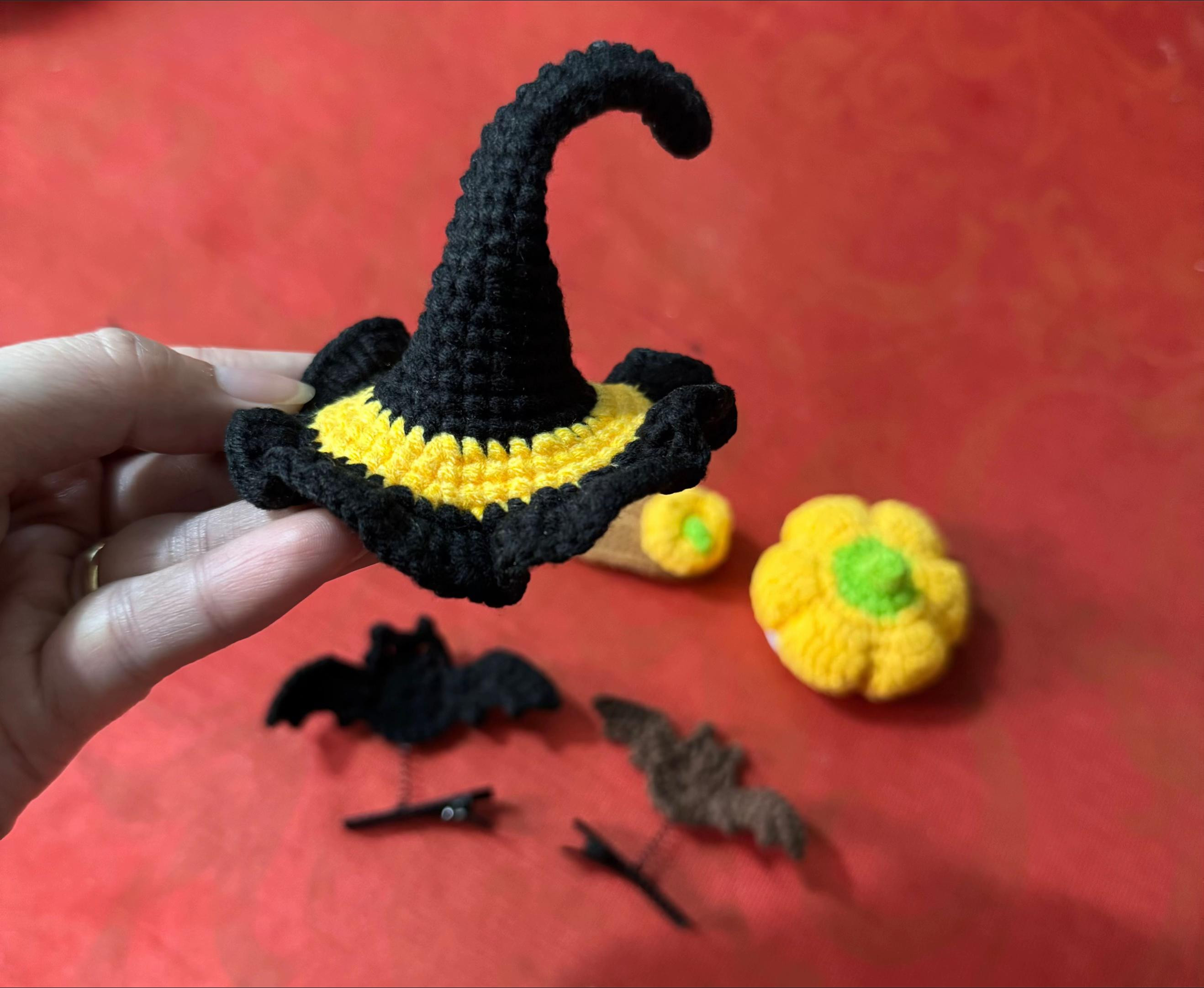 Chart Móc Len Kẹp Tóc Halloween: Nón Ma Thuật, Bí Đỏ, Dơi