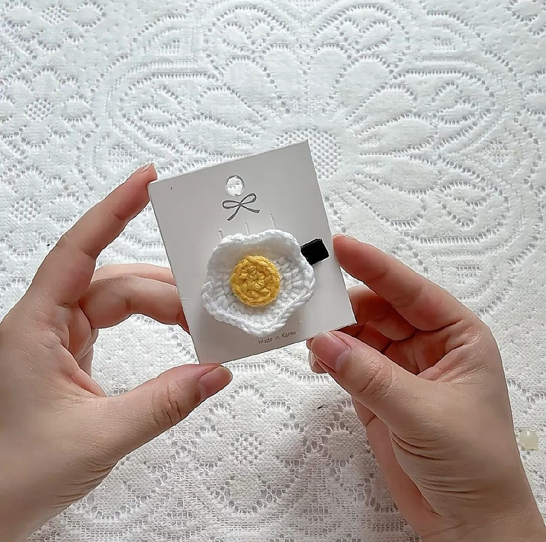 Chart Móc Len Kẹp Tóc Trứng Rán Vàng Trắng