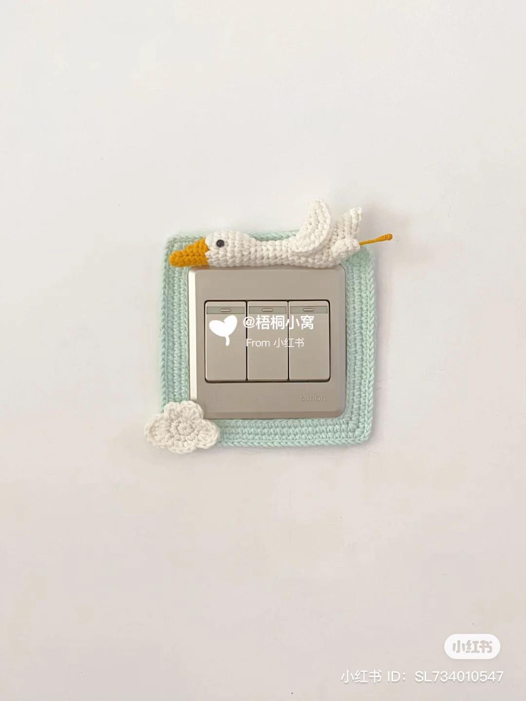 Chart móc len khung công tắc hình con vịt bay màu xanh