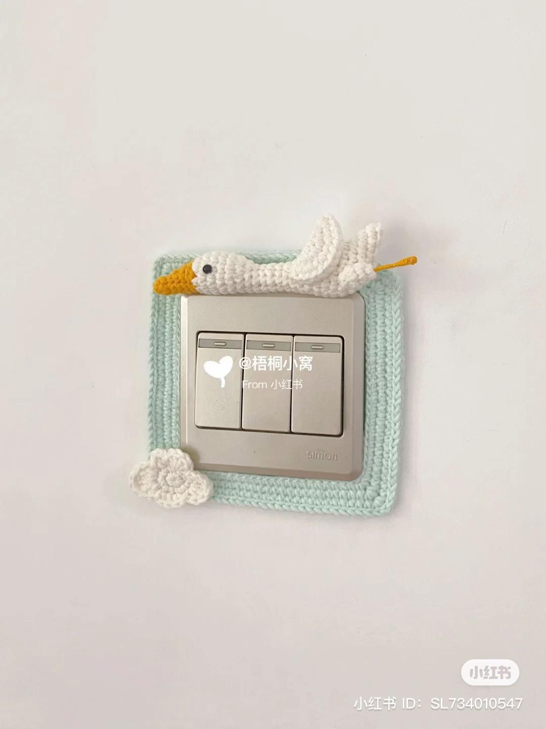 Chart móc len khung công tắc hình con vịt bay màu xanh