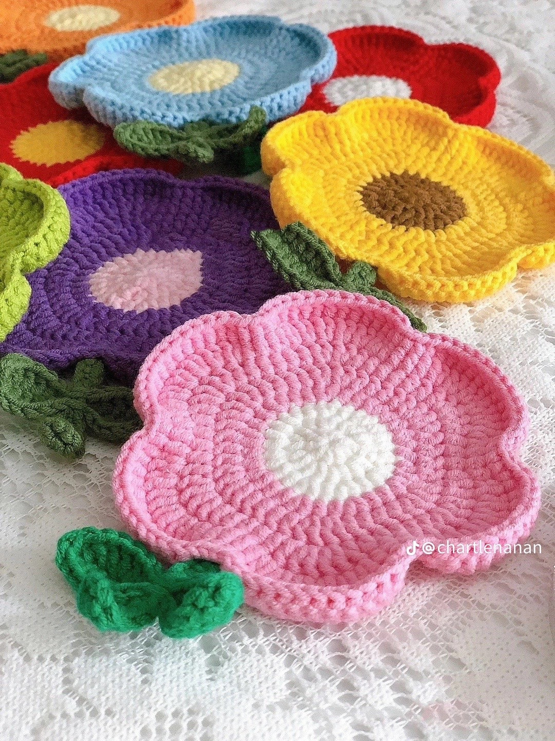 Chart Móc Len Lót Ly Hình Bông Hoa Màu Sắc