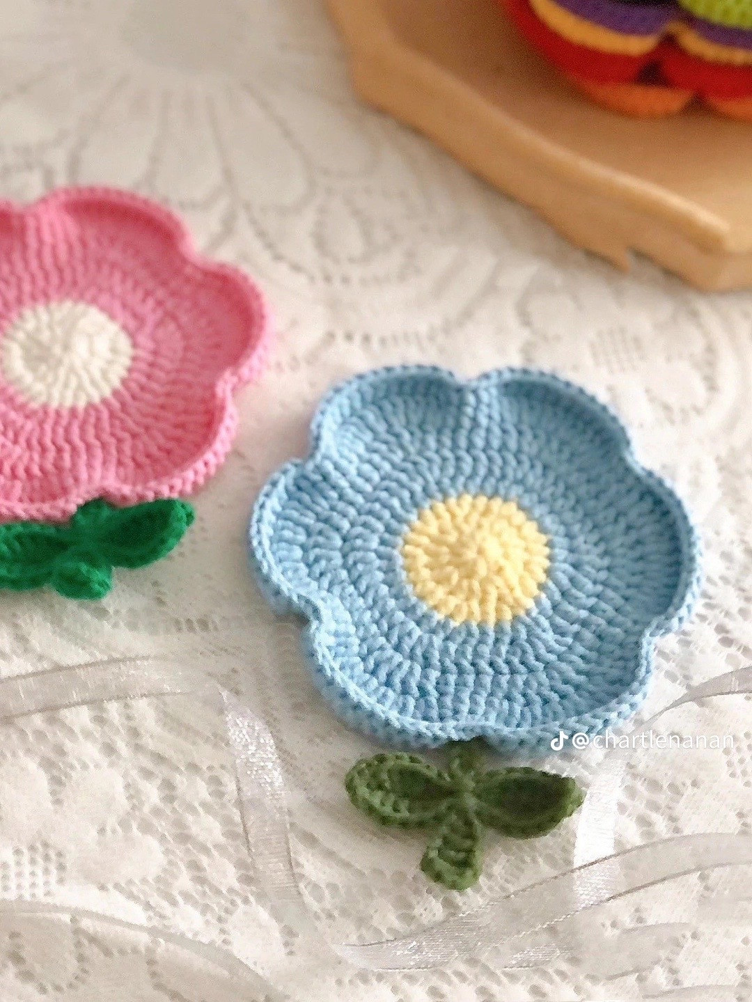 Chart Móc Len Lót Ly Hình Bông Hoa Màu Sắc