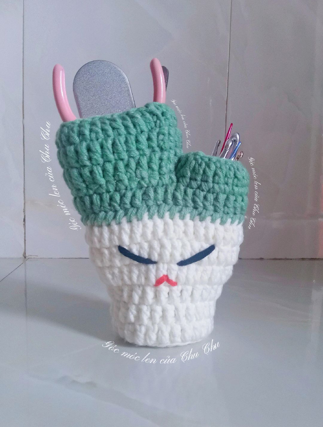 Chart móc len ly đựng bút hình hành Baro xanh trắng