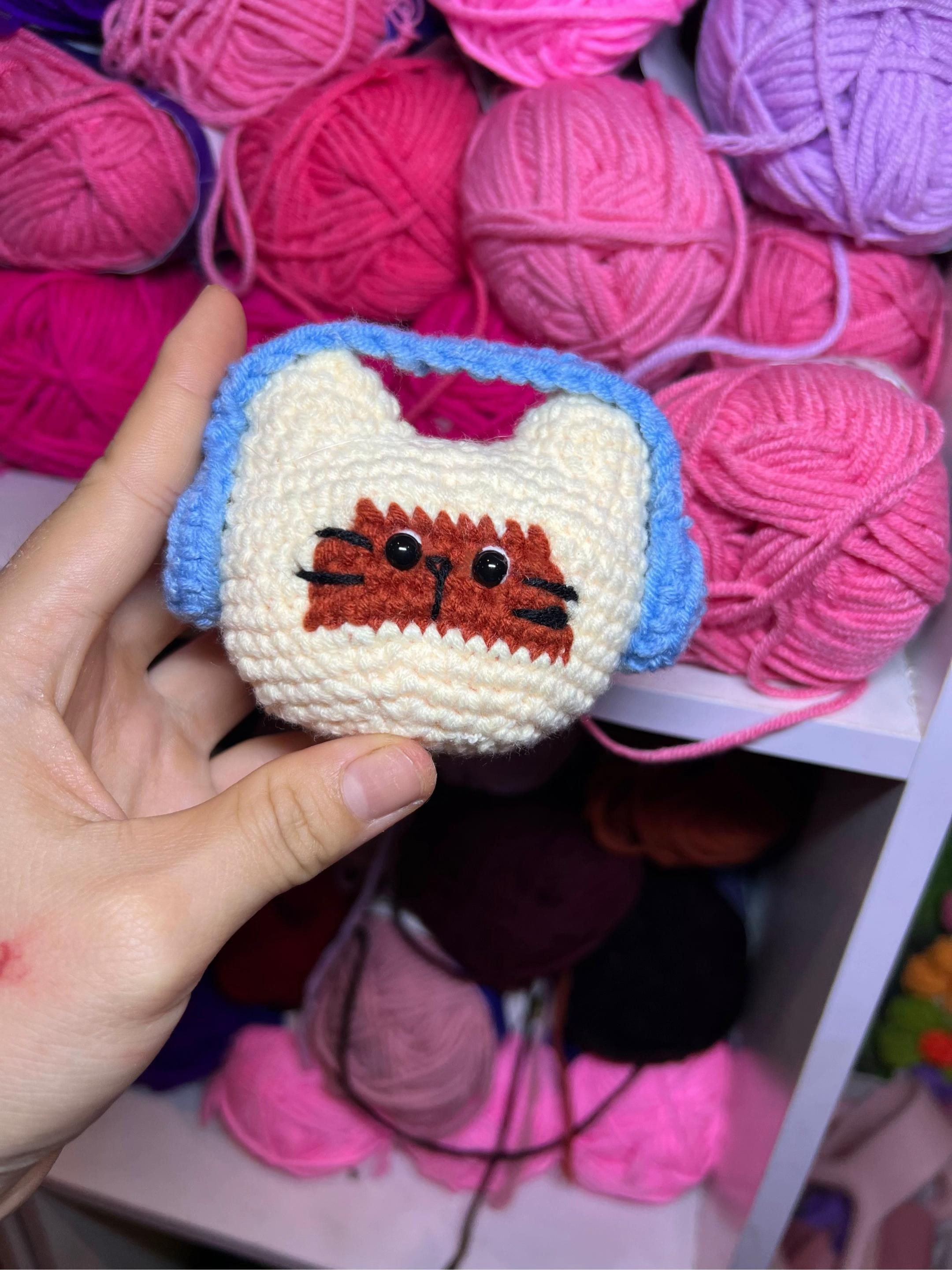 Chart móc len Meo đeo tai phone