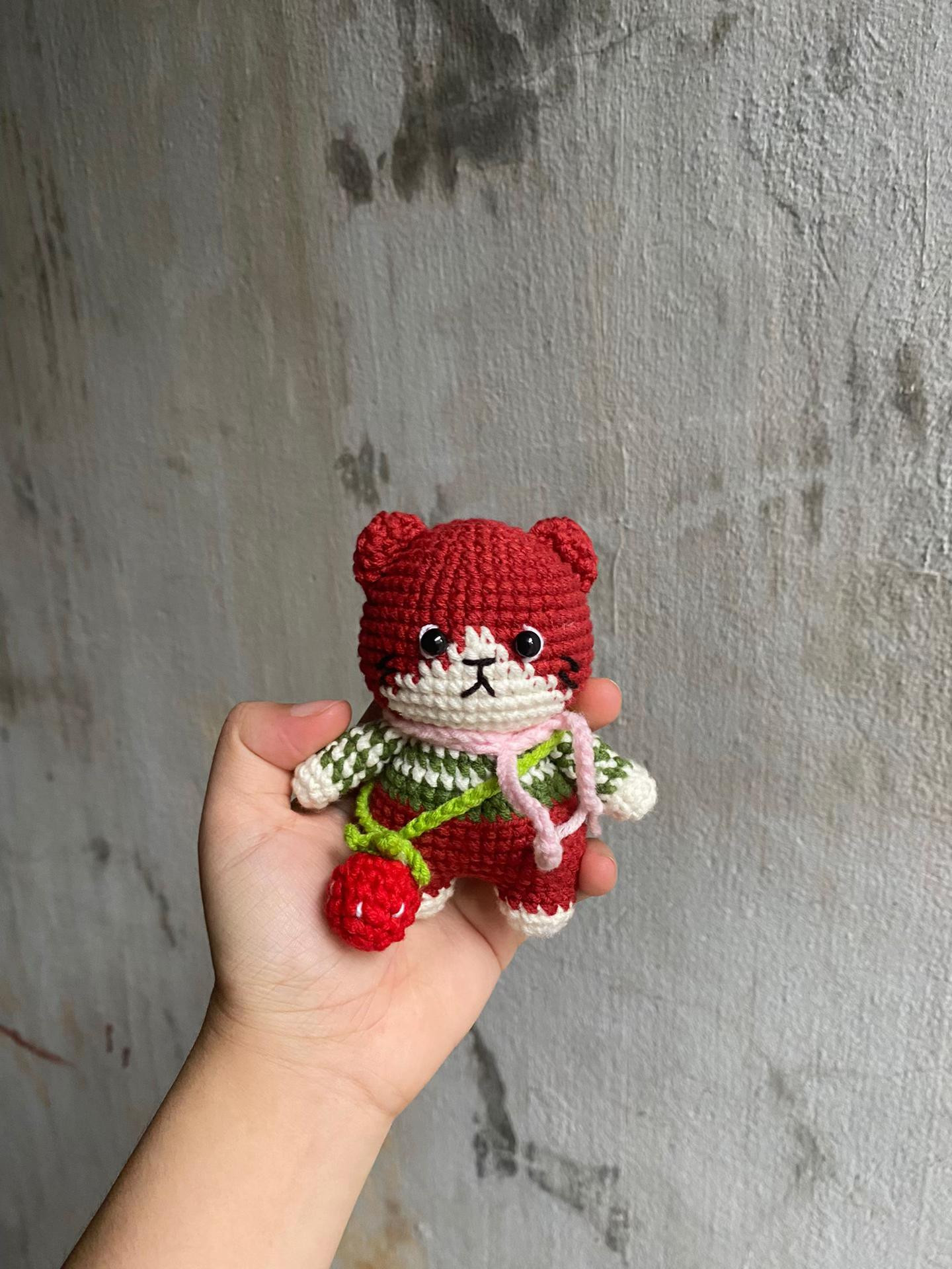 Chart móc len Mèo mùa đông dễ thương, màu đỏ và cam