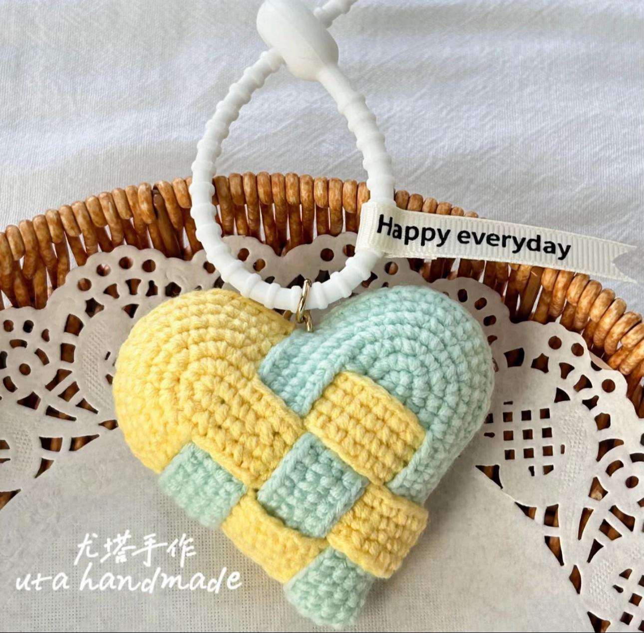 Chart Móc Len: Móc Khoá Trái Tim Dáng Xinh