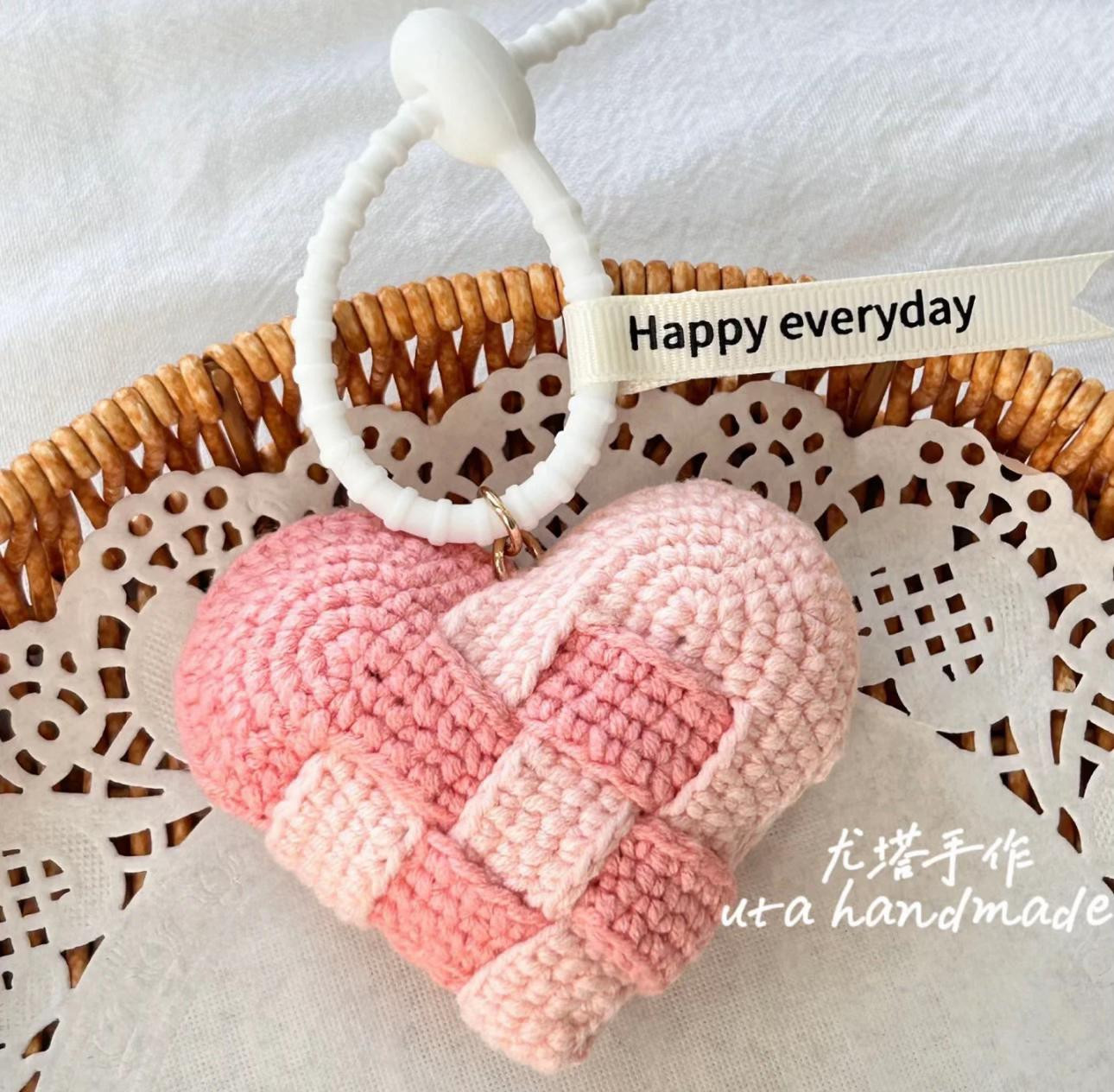 Chart Móc Len: Móc Khoá Trái Tim Dáng Xinh