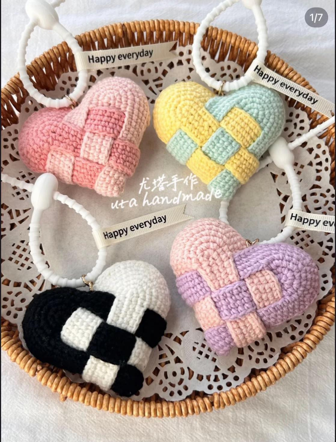 Chart Móc Len: Móc Khoá Trái Tim Dáng Xinh