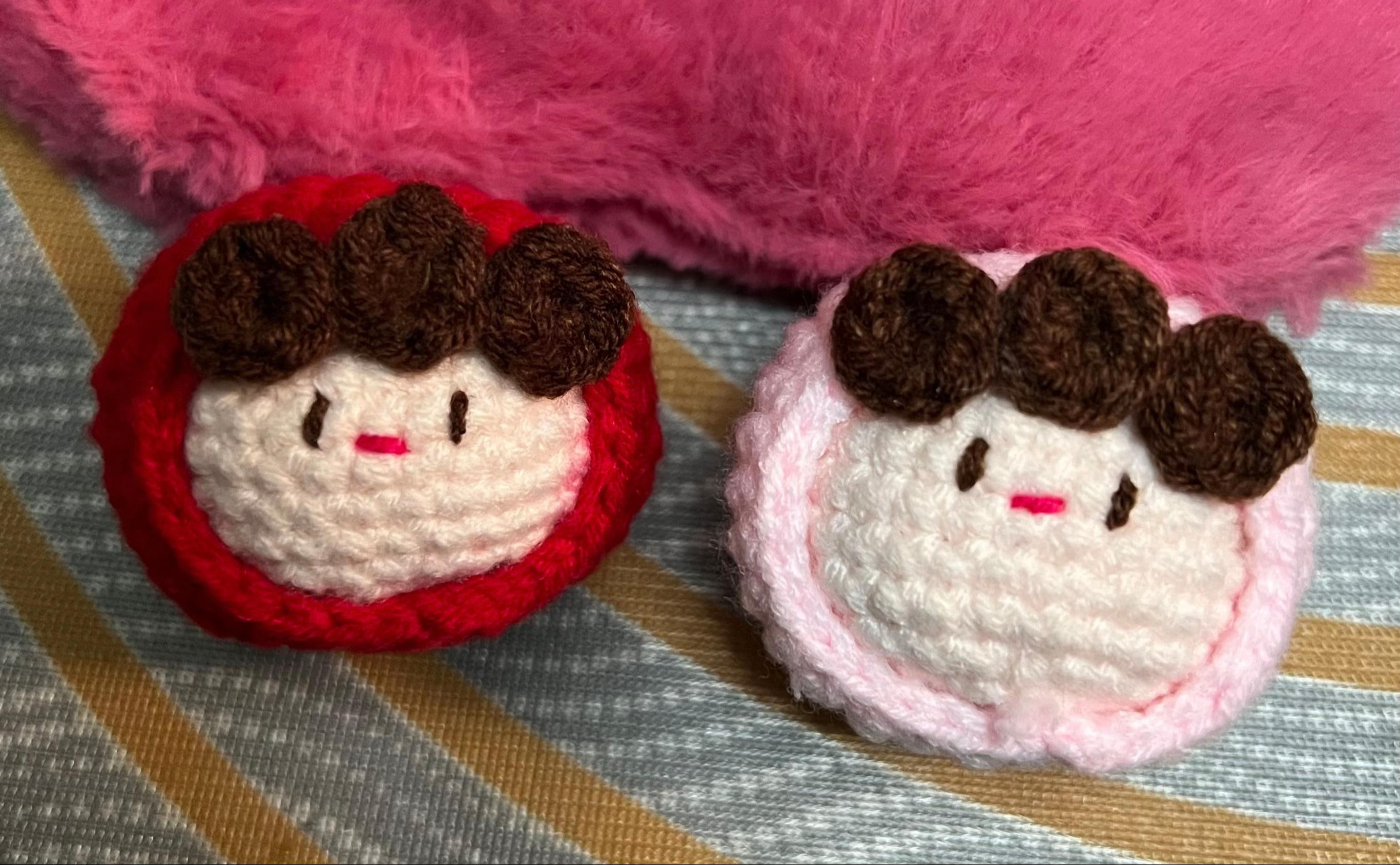 Chart Móc Len Mochi Mini: Hướng dẫn móc búp bê dâu và đỏ dễ thương