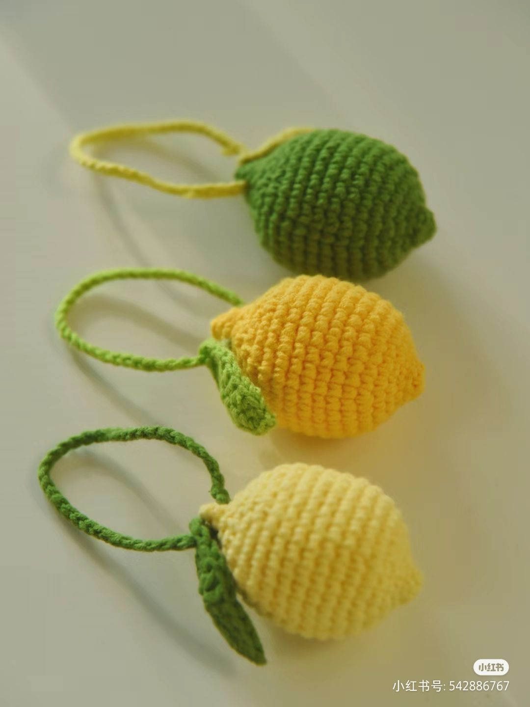 Chart móc len quả chanh màu vàng xanh tươi