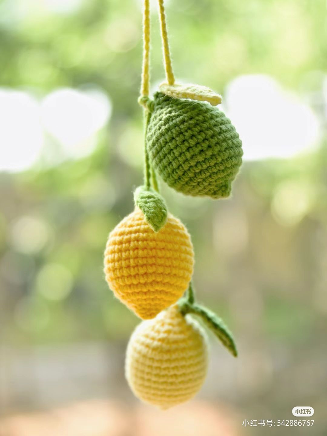 Chart móc len quả chanh màu vàng xanh tươi