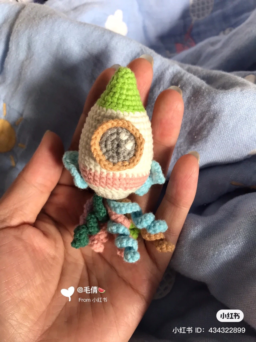 Chart móc len tàu vũ trụ nhiều màu sắc dễ thương