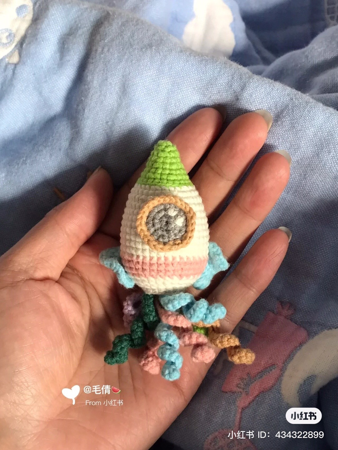 Chart móc len tàu vũ trụ nhiều màu sắc dễ thương