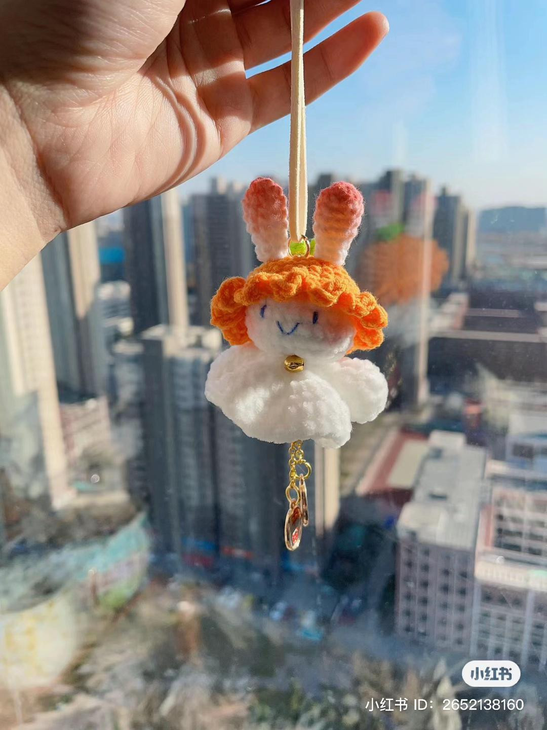 Chart móc len thỏ đội mũ màu cam trắng dễ thương