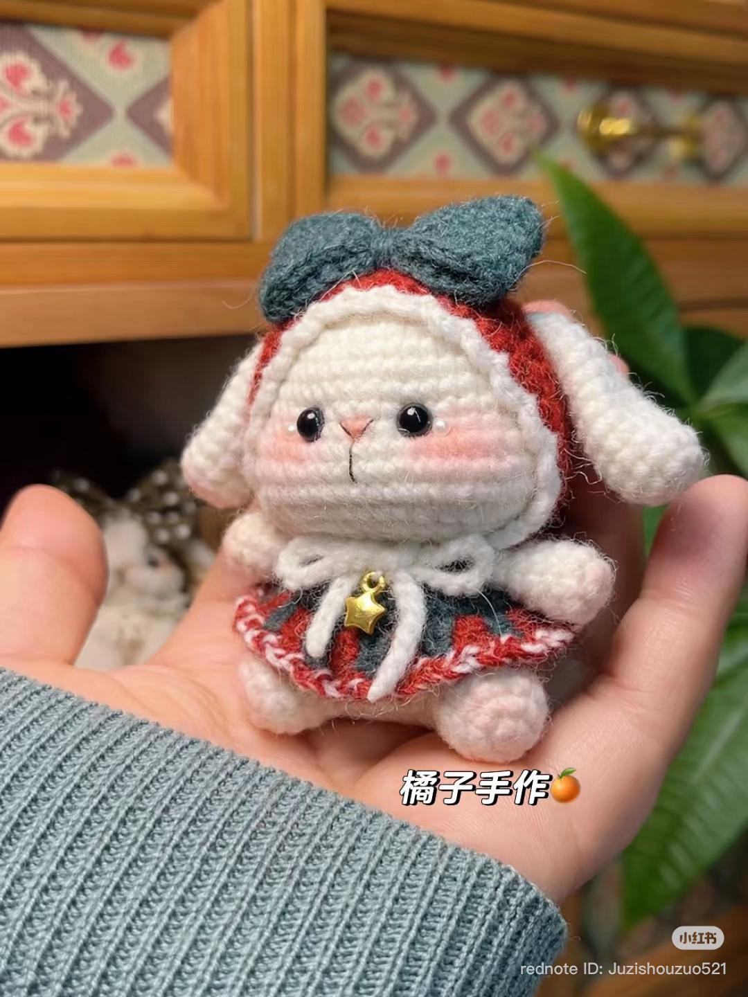 Chart móc len Thỏ Giáng sinh dễ thương, mũ đỏ nơ xanh