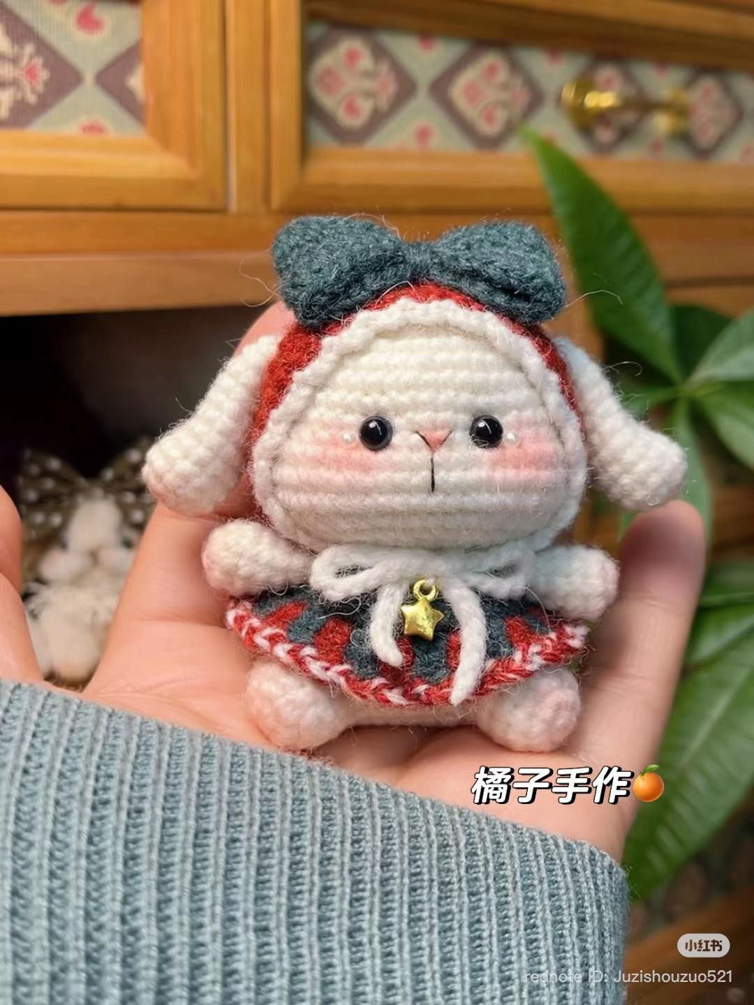 Chart móc len Thỏ Giáng sinh dễ thương, mũ đỏ nơ xanh