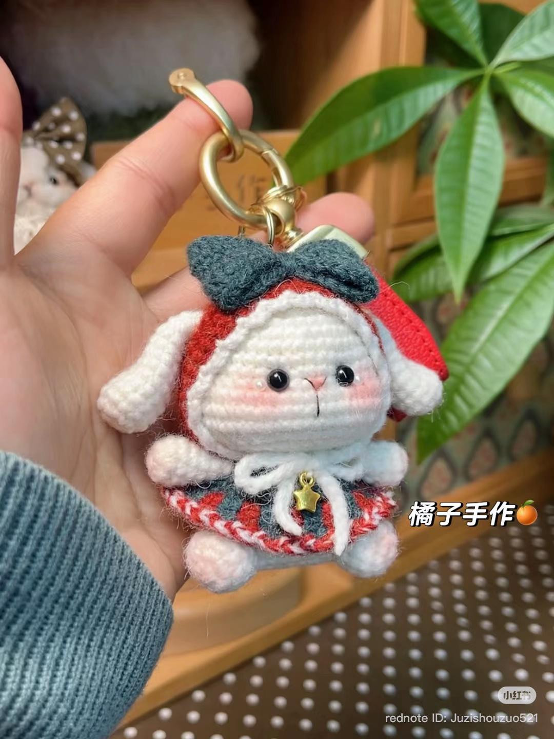 Chart móc len Thỏ Giáng sinh dễ thương, mũ đỏ nơ xanh