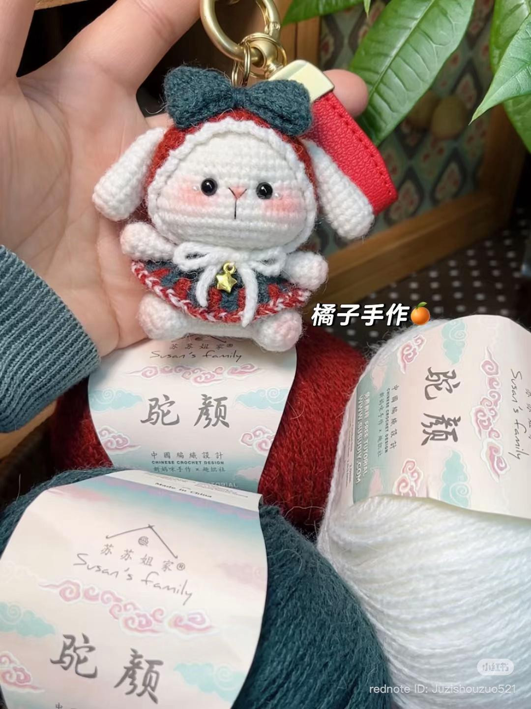 Chart móc len Thỏ Giáng sinh dễ thương, mũ đỏ nơ xanh