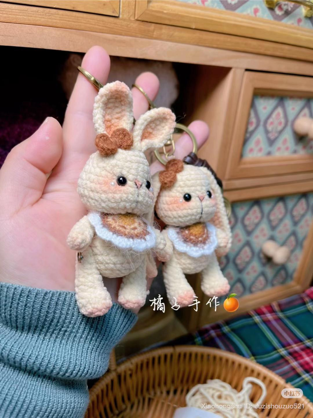 Chart Móc Len Thỏ Tai Dài Dễ Thương Màu Kem