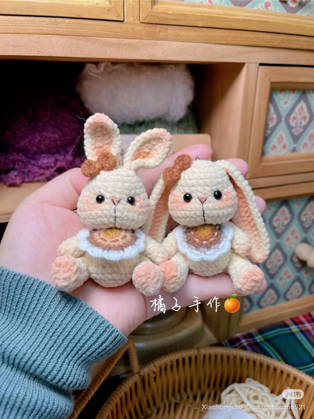 Chart Móc Len Thỏ Tai Dài Dễ Thương Màu Kem