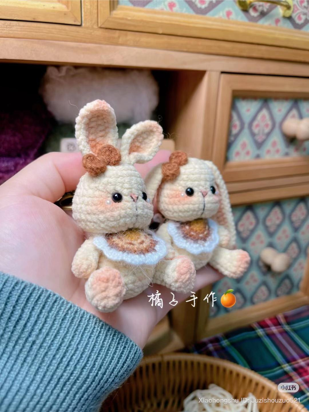 Chart Móc Len Thỏ Tai Dài Dễ Thương Màu Kem