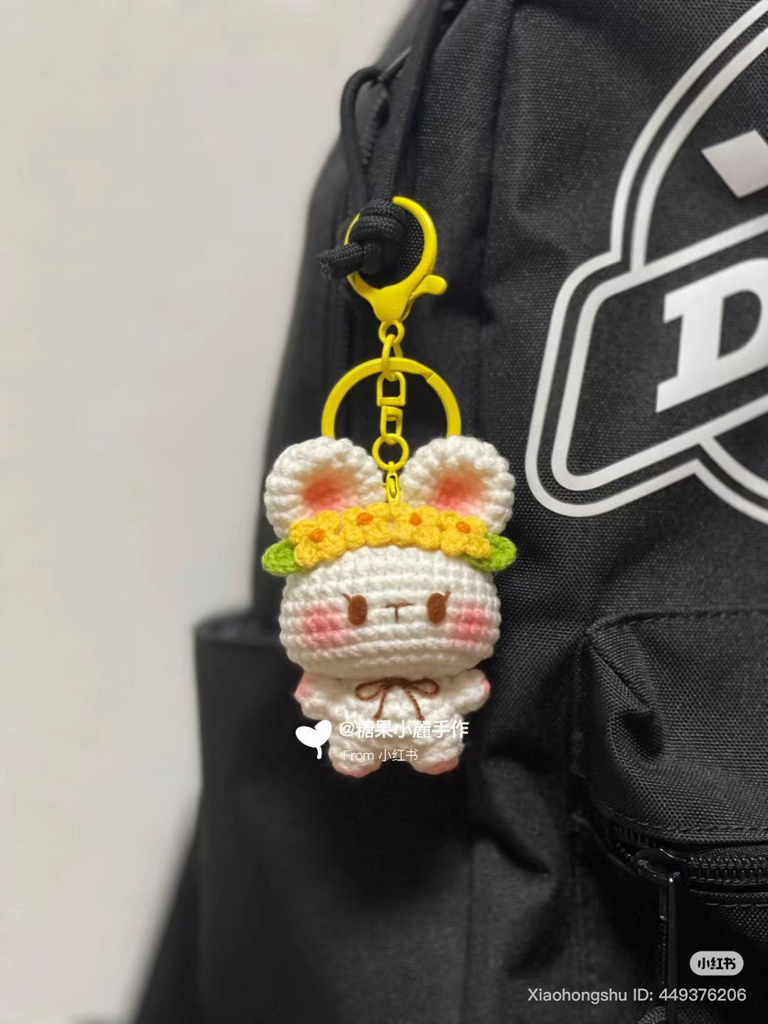 Chart móc len Thỏ xinh đội vòng hoa vàng