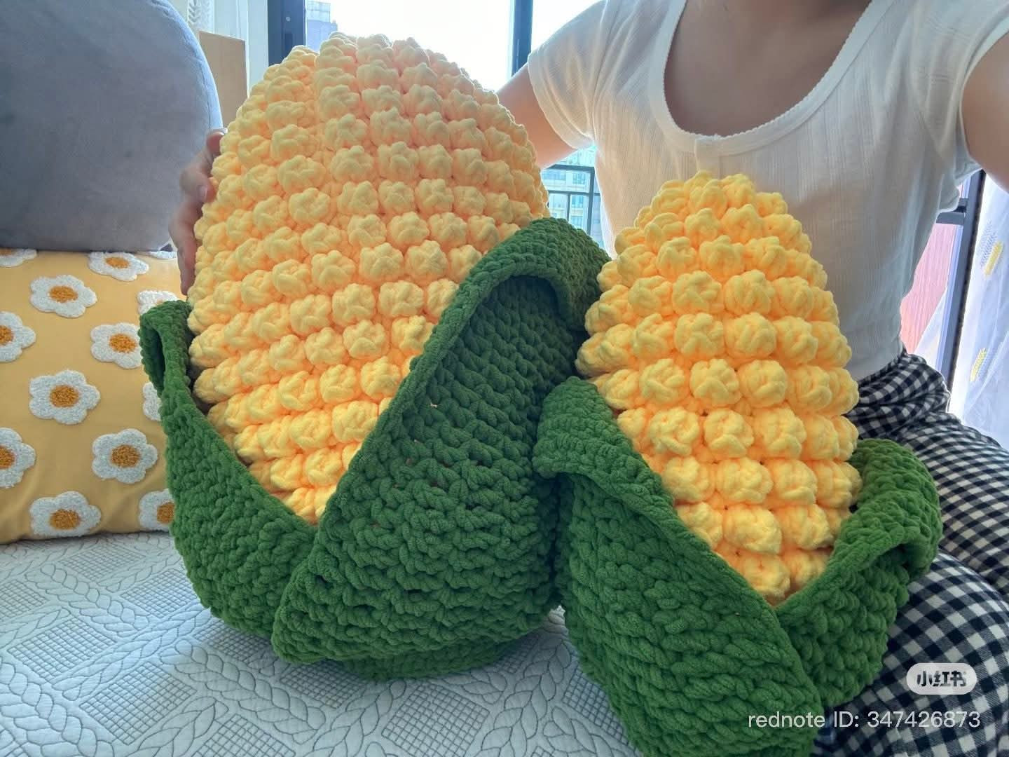 Chart móc len trái bắp siêu to màu vàng và xanh lá