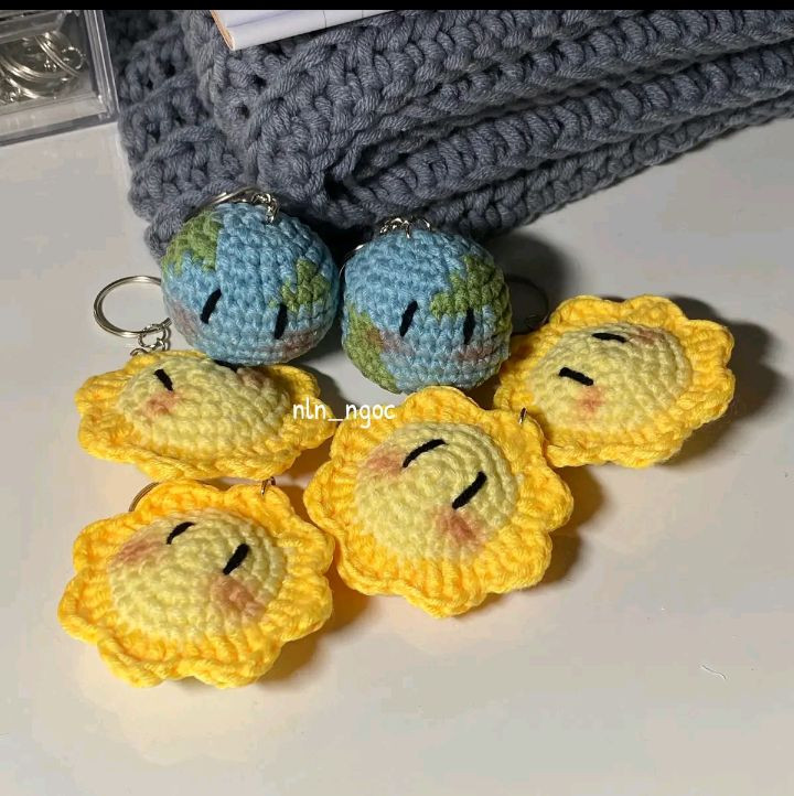 Chart móc len Trái Đất và Mặt Trời dễ thương