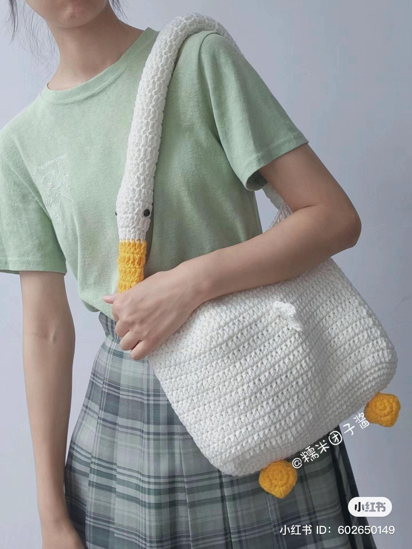 Chart Móc Len Túi Con Ngỗng Trắng Vàng