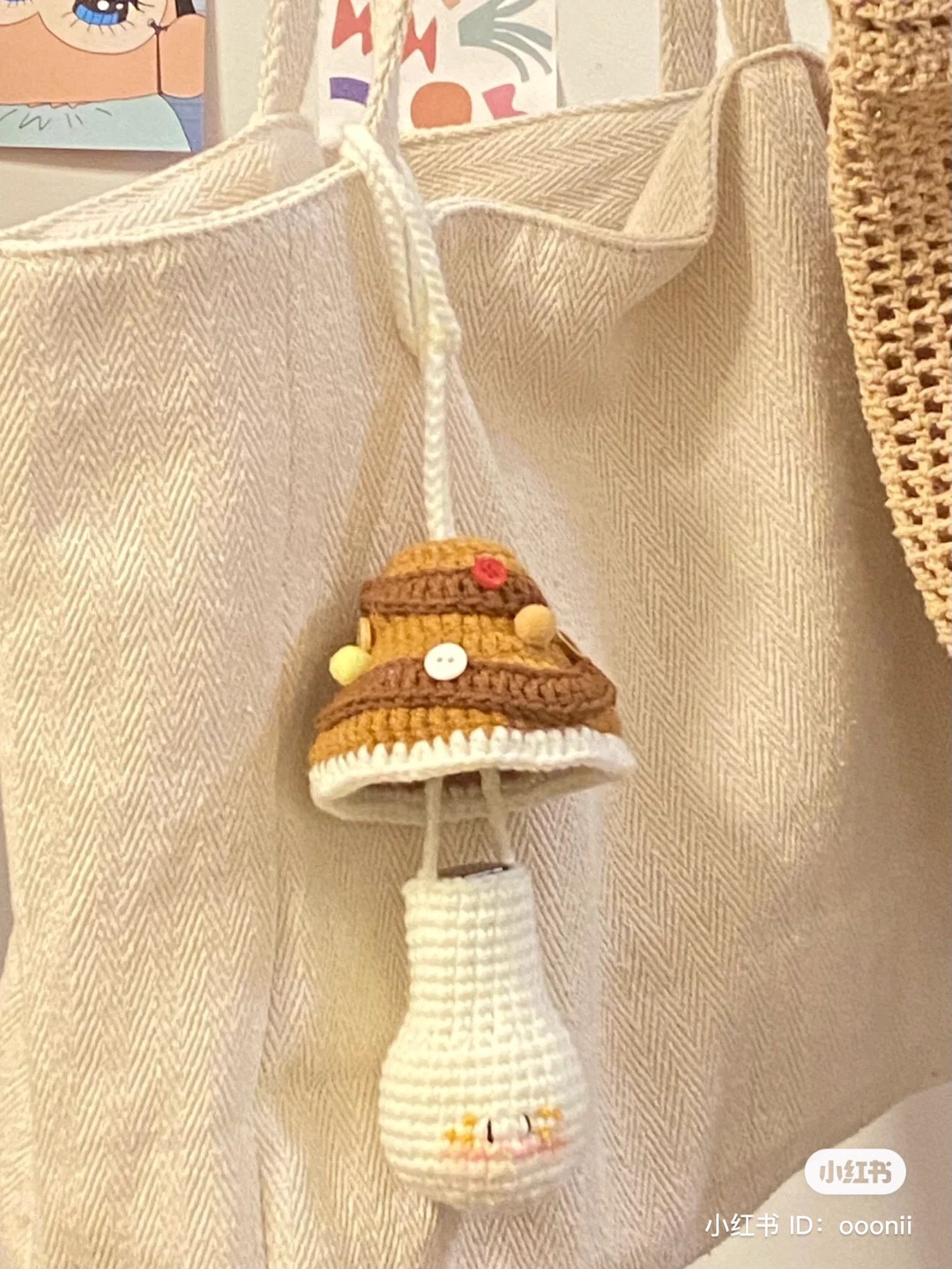 Chart móc len túi đựng hình nấm màu nâu trắng