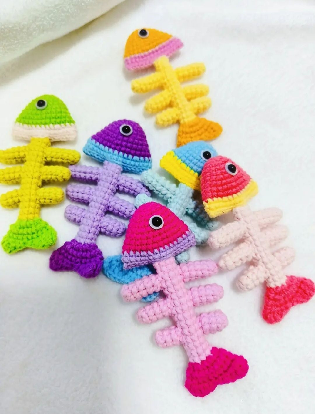 Chart Móc Len Xương Cá Nhiều Màu Sắc Dễ Thương