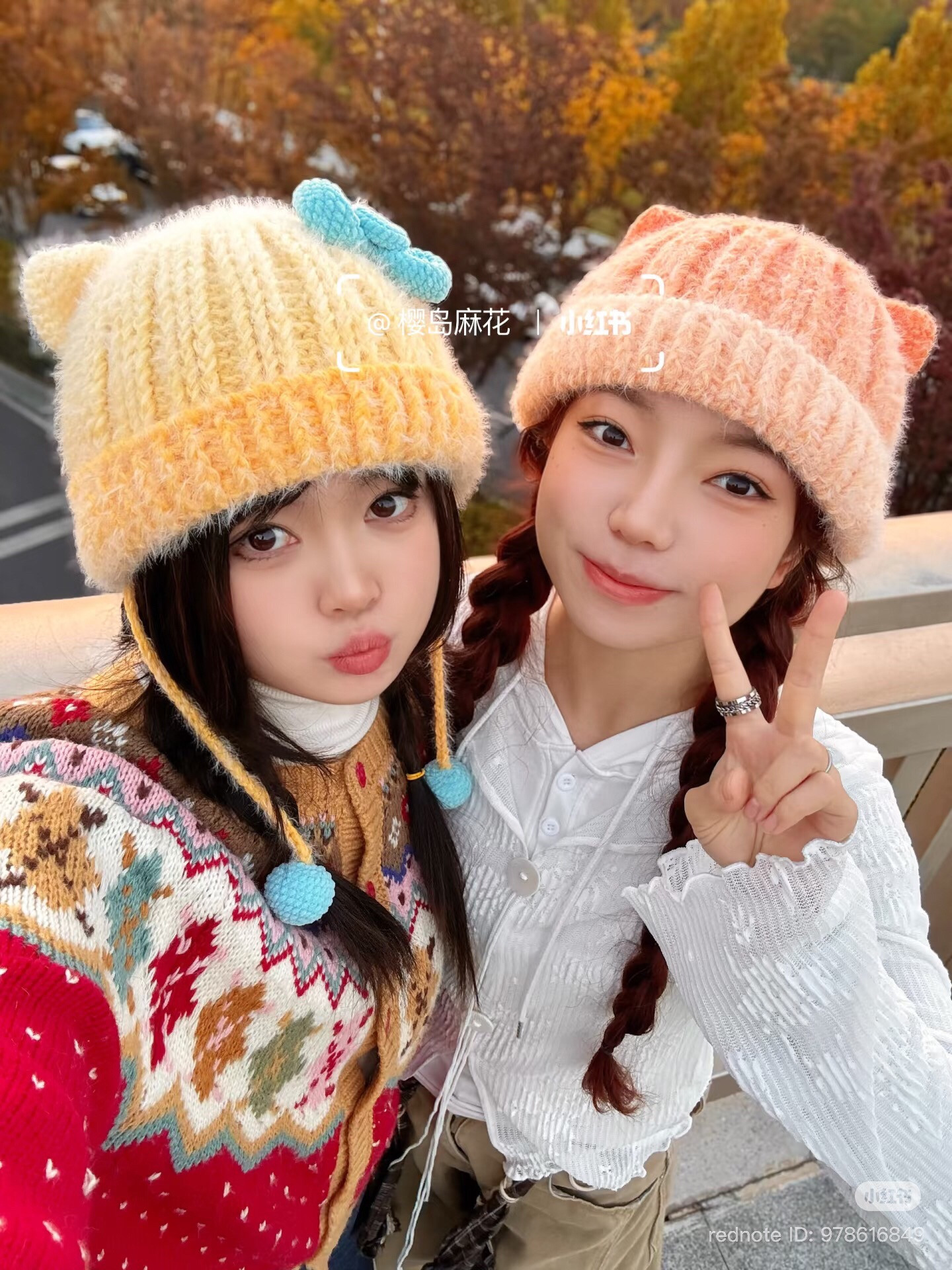 Chart móc mũ len Mon st màu cam và vàng