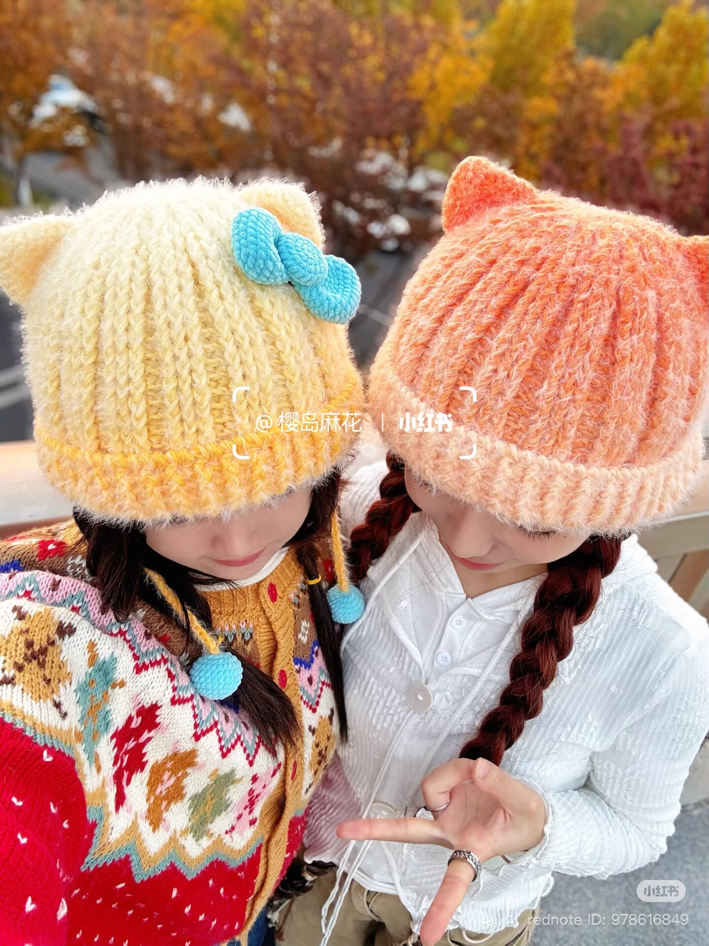 Chart móc mũ len Mon st màu cam và vàng