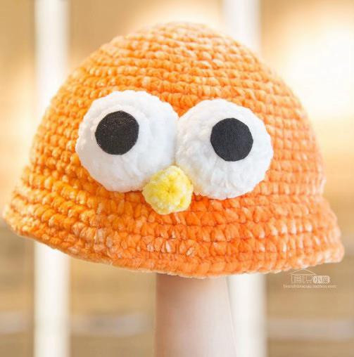 Chart Móc Nón Quái Vật Mắt Lớn Màu Hồng Xanh Cam