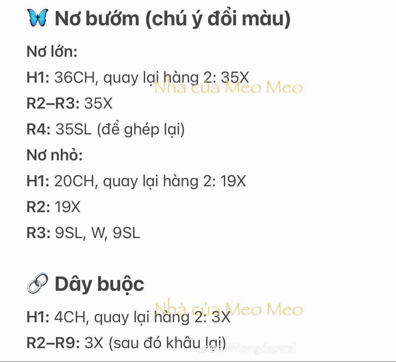 Chart móc Quả chuông Giáng Sinh và Hello Kitty