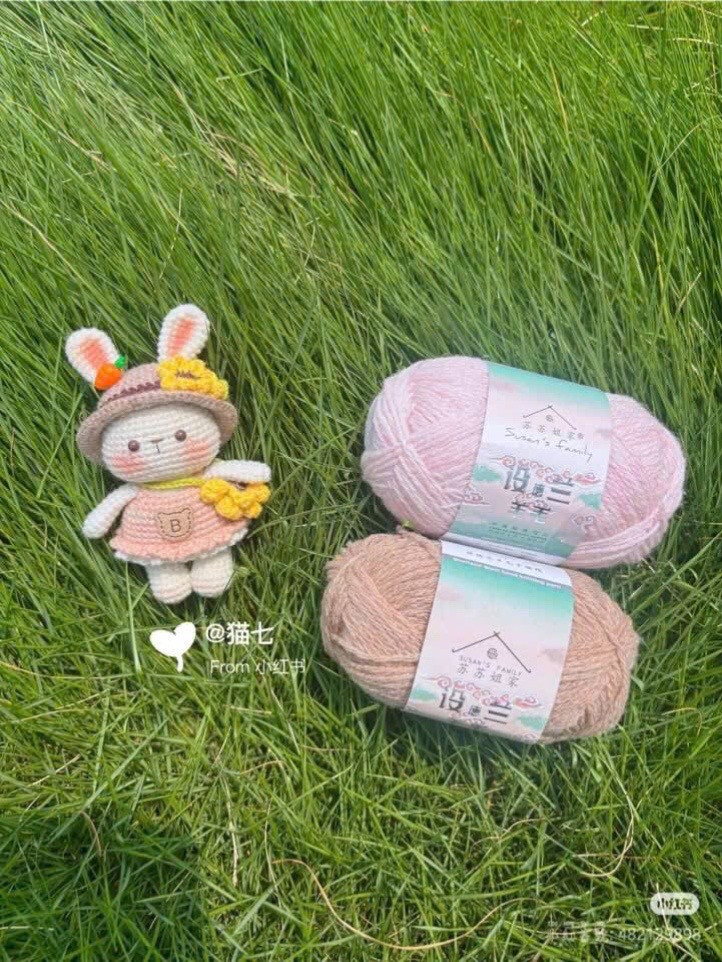 Chart móc thỏ nhỏ mộng mơ đội mũ hoa hướng dương